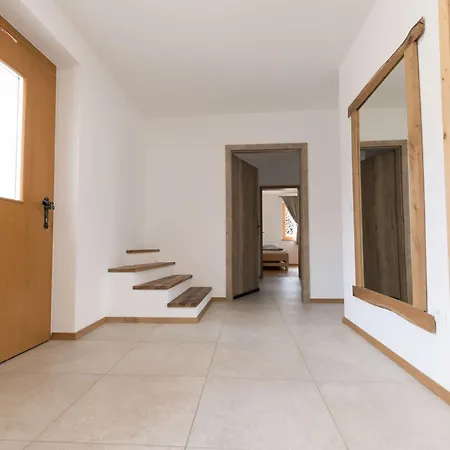 Larch House Apartment