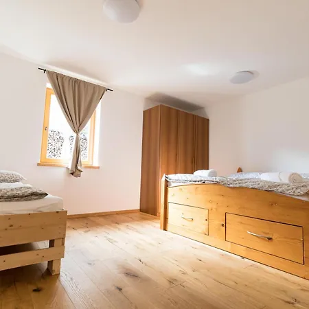 Larch House Apartament *