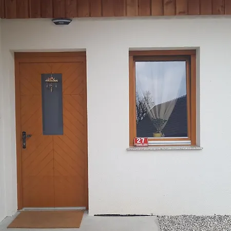 Larch House דירה *