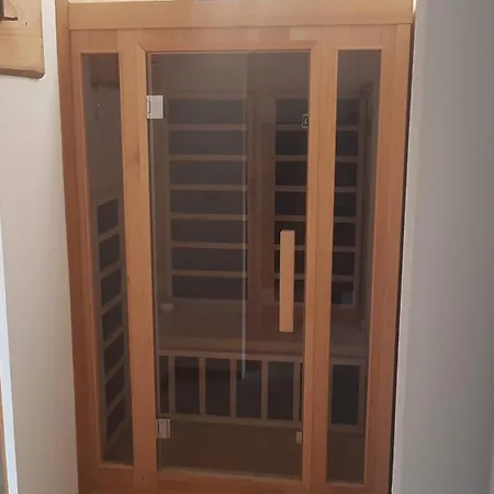 Apartament Larch House *